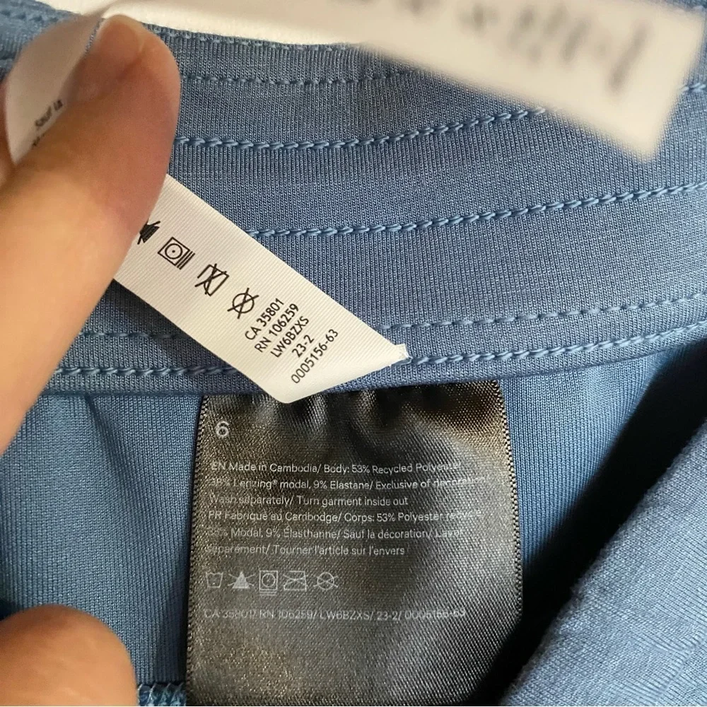 LULULEMON Softstreme HR Straight Leg Crop Utility Blue 52835 Womens size 6